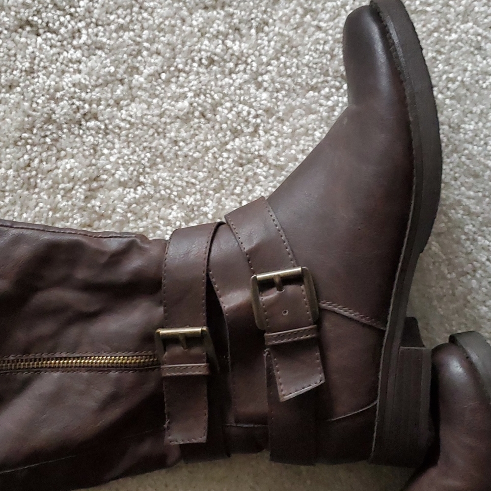 Shoes - Picture 2 of 6